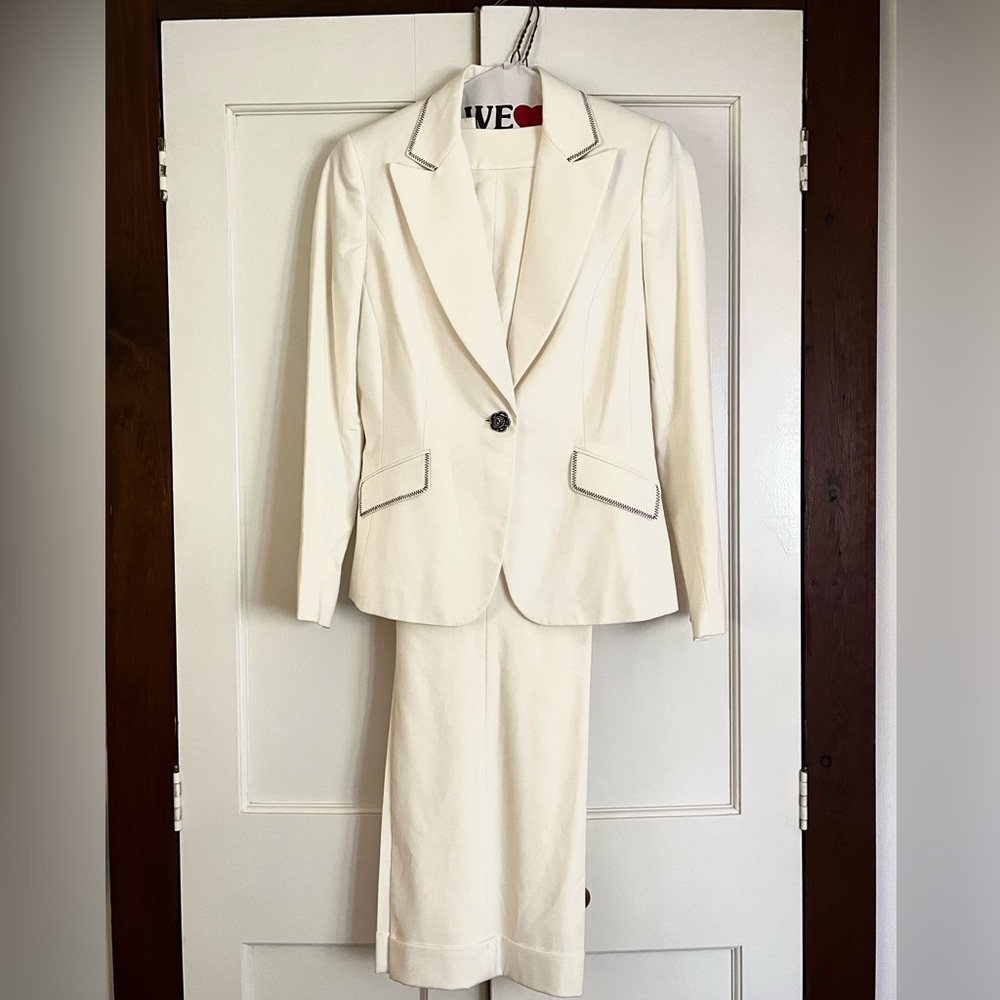 Tahari Ivory Pantsuit with Dark Accents
